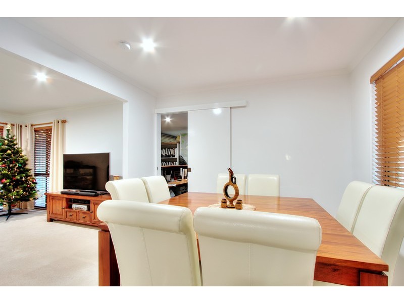 39 Caloola Drive, Springwood QLD 4127