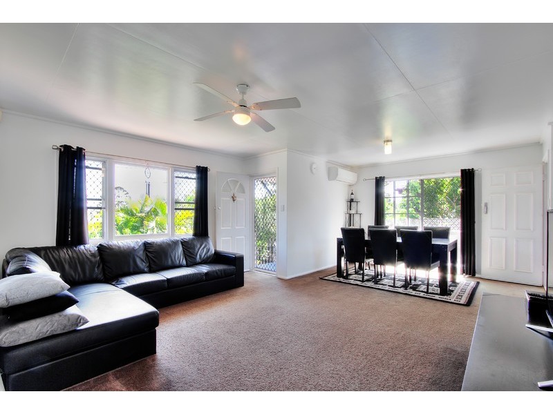 15 Yugumbri Crescent, Logan Central QLD 4114