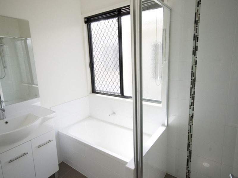 9 Peppermint Court, Springfield Lakes QLD 4300