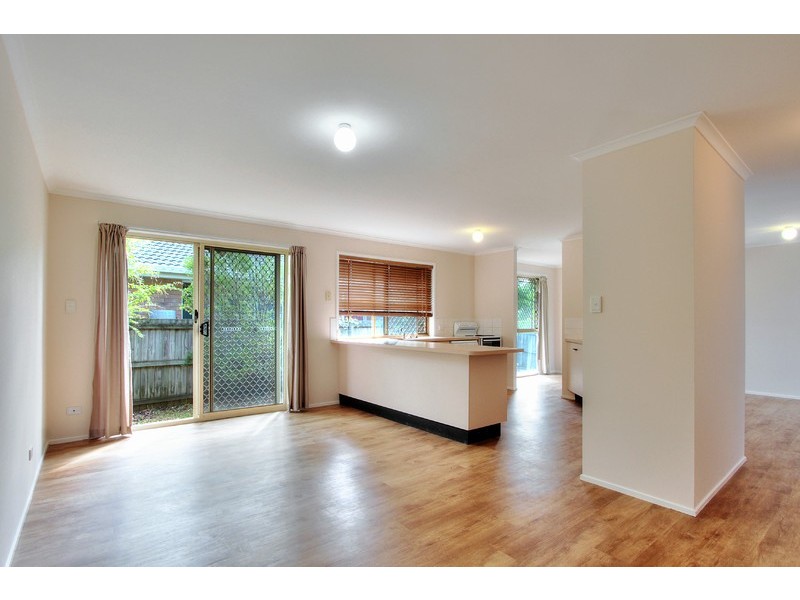 6 Eira Crescent, Edens Landing QLD 4207