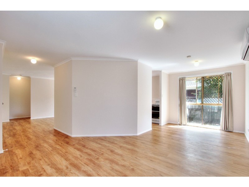 6 Eira Crescent, Edens Landing QLD 4207
