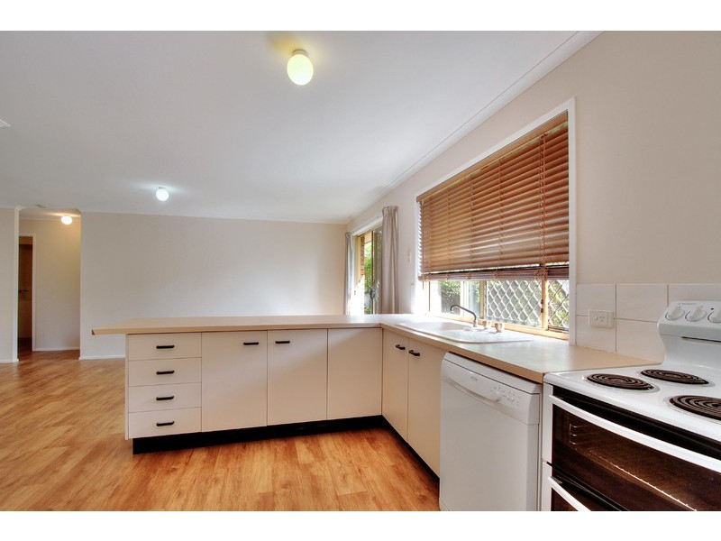 6 Eira Crescent, Edens Landing QLD 4207