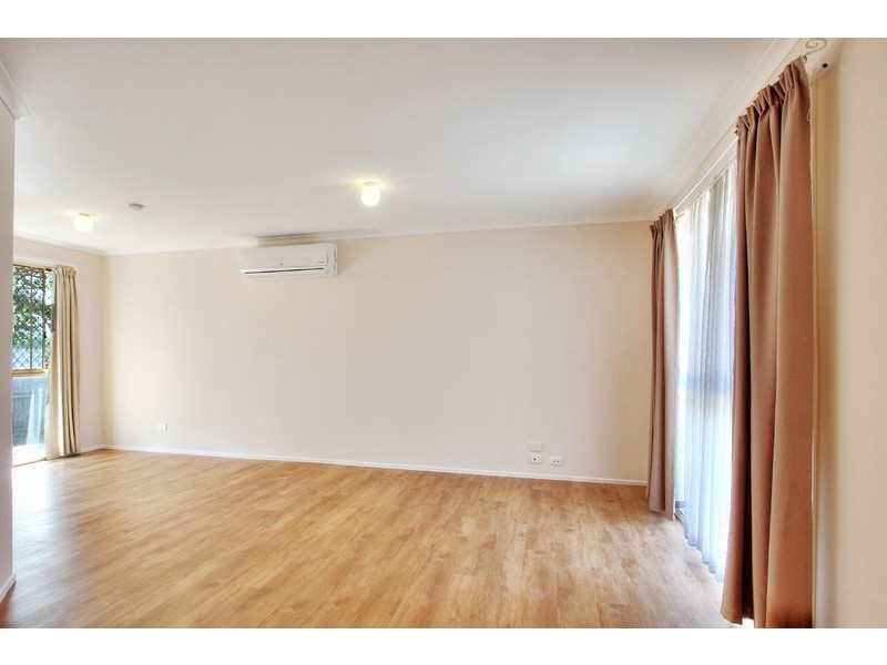 6 Eira Crescent, Edens Landing QLD 4207