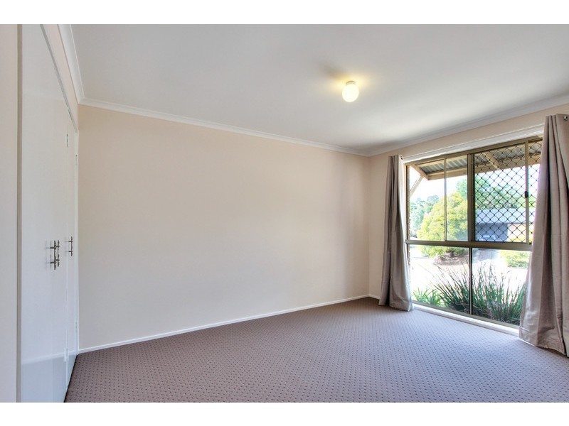 6 Eira Crescent, Edens Landing QLD 4207