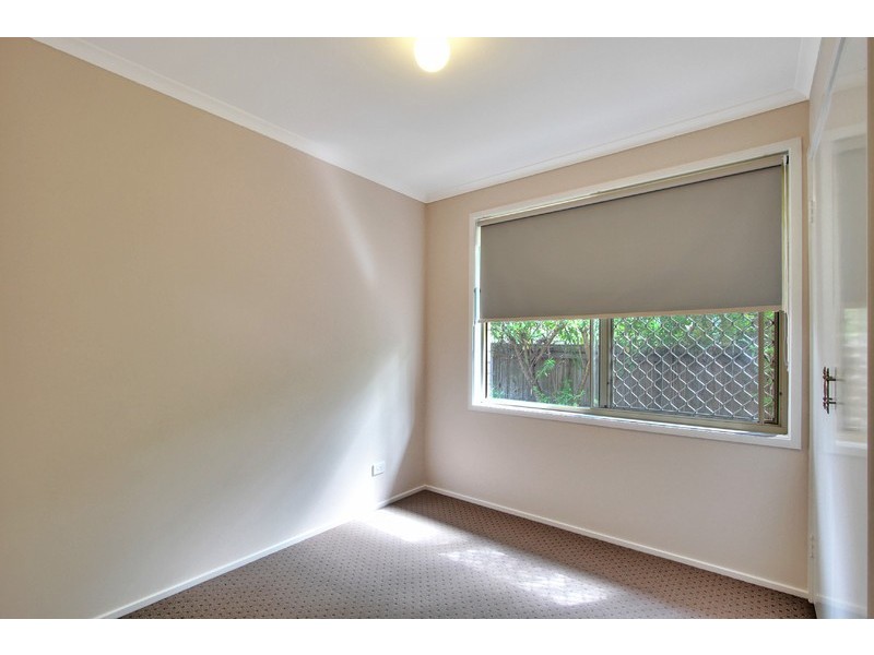 6 Eira Crescent, Edens Landing QLD 4207