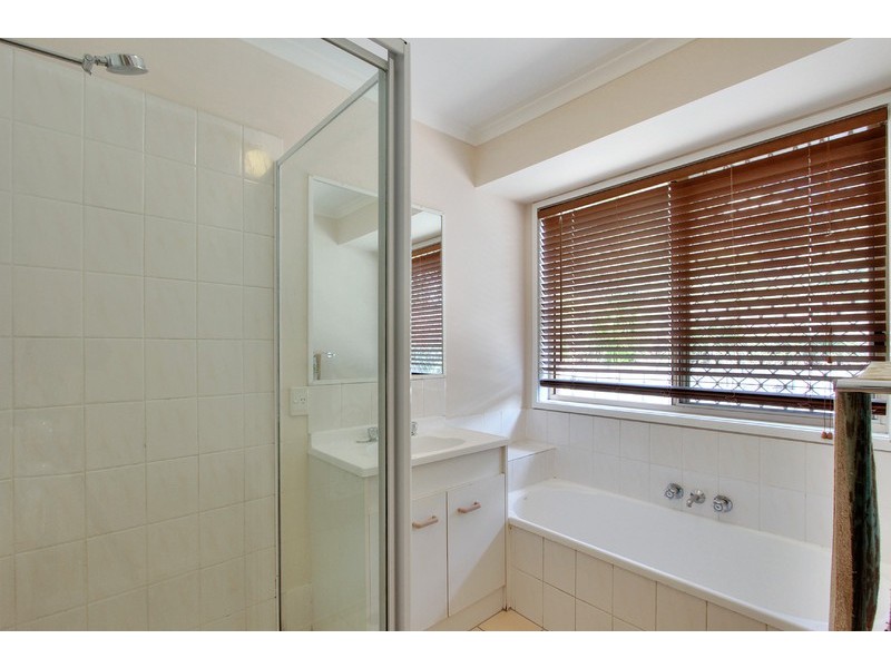 6 Eira Crescent, Edens Landing QLD 4207