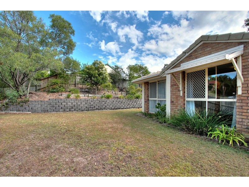 6 Eira Crescent, Edens Landing QLD 4207