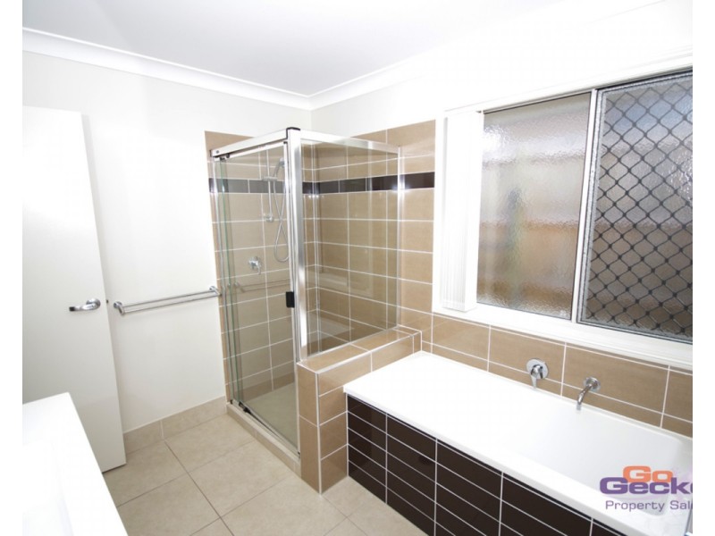 54 Fitzpatrick Circuit, Augustine Heights QLD 4300