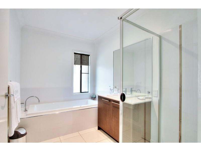 2 Hans Street, Upper Coomera QLD 4209