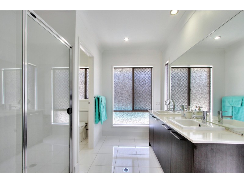 2 Hans Street, Upper Coomera QLD 4209