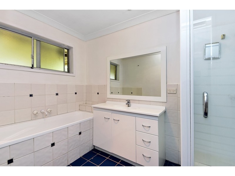 10 Lauretta Avenue, Springwood QLD 4127