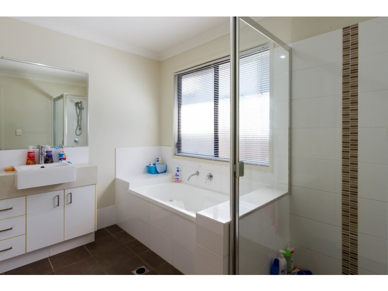 94 Outlook Drive, Waterford QLD 4133