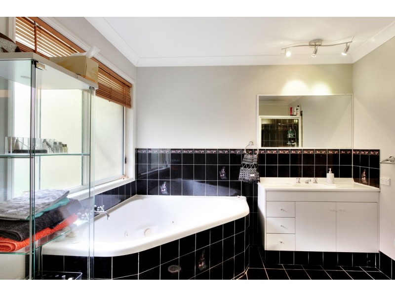 32 Tahan Crescent, Tanah Merah QLD 4128