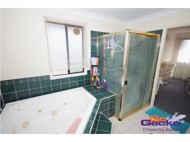 17 Greta Court, Camira QLD 4300