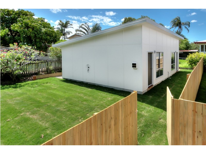 2/4 Skyline Drive, Kingston QLD 4114