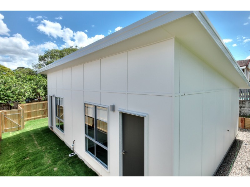 2/4 Skyline Drive, Kingston QLD 4114