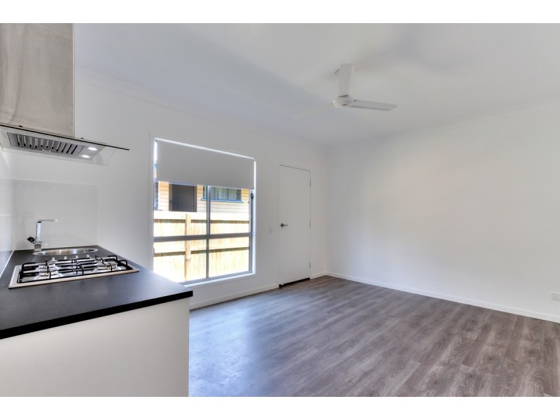 2/4 Skyline Drive, Kingston QLD 4114