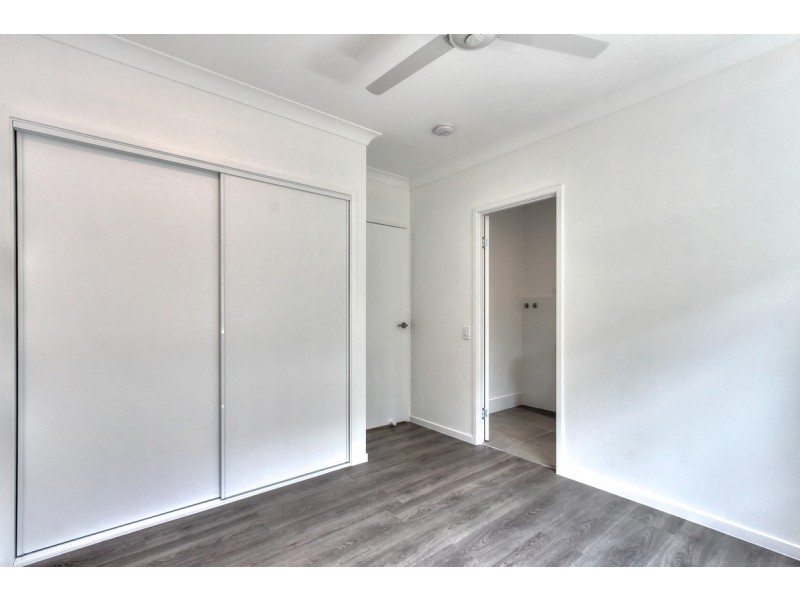 2/4 Skyline Drive, Kingston QLD 4114
