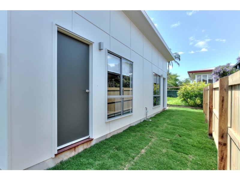 2/4 Skyline Drive, Kingston QLD 4114