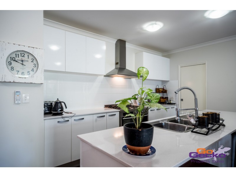 35 Chilton Drive, Deebing Heights QLD 4306