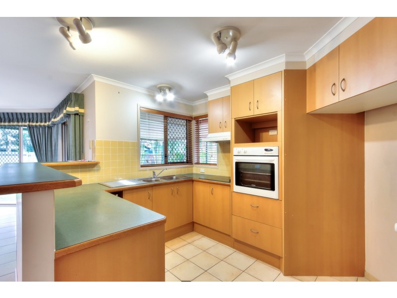 6 Cardwell Court, Meadowbrook QLD 4131