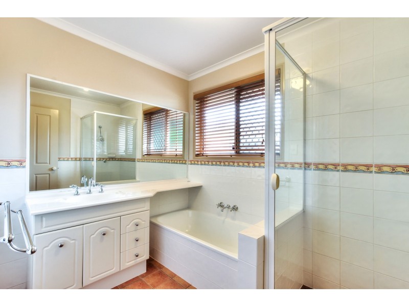 6 Cardwell Court, Meadowbrook QLD 4131