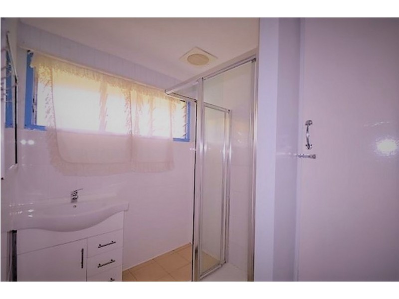 1/4 Skyline Drive, Kingston QLD 4114