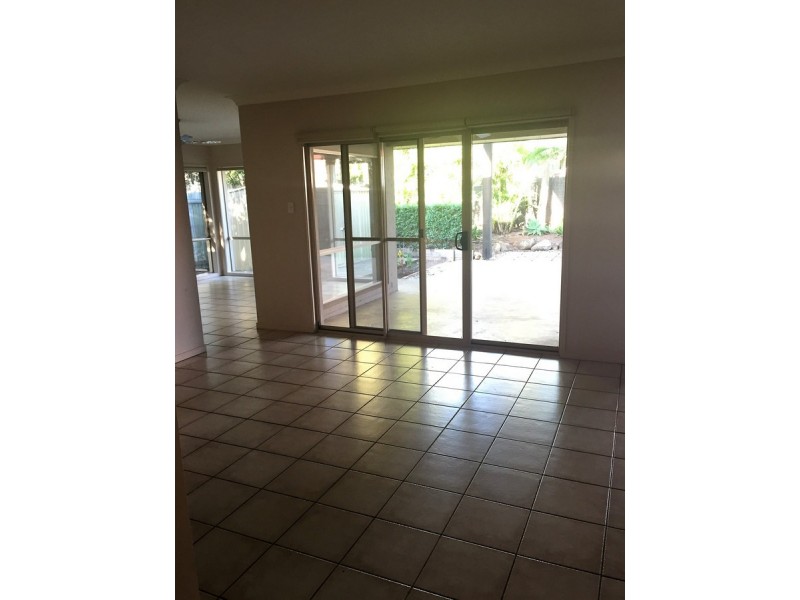 2 Karinya Court, Redland Bay QLD 4165