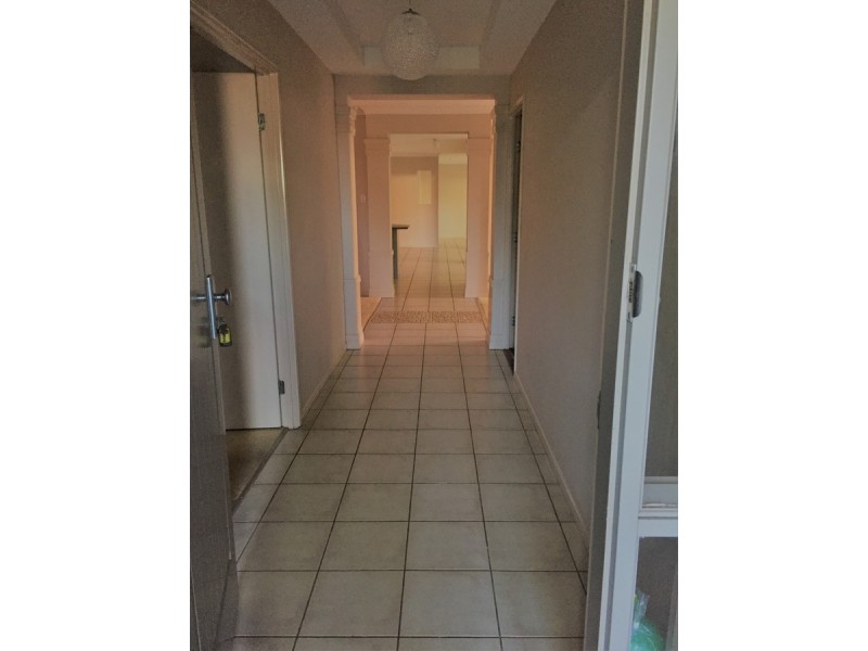 2 Karinya Court, Redland Bay QLD 4165