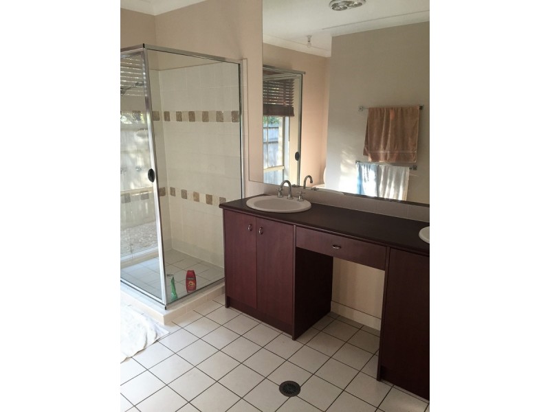 2 Karinya Court, Redland Bay QLD 4165