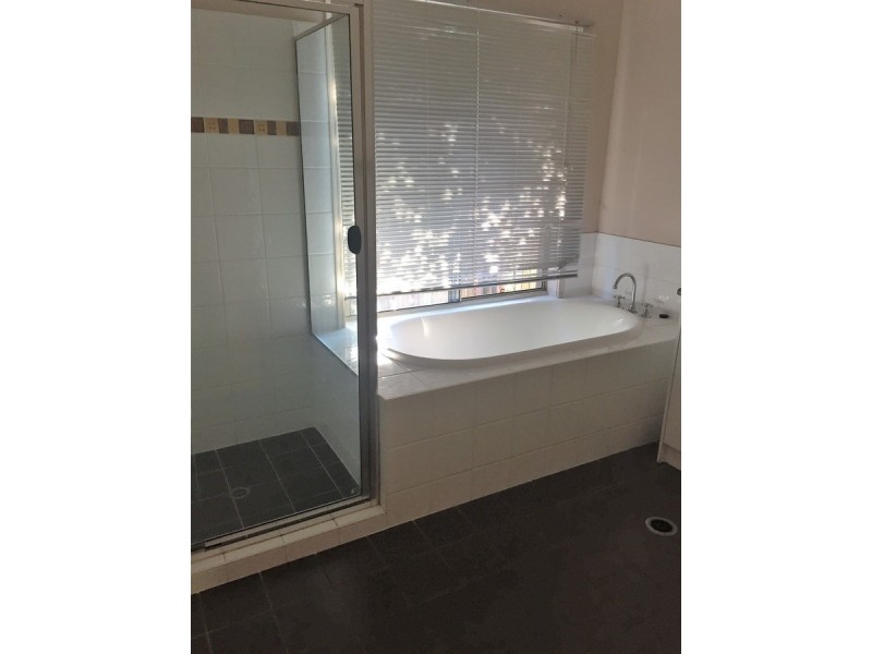 2 Karinya Court, Redland Bay QLD 4165