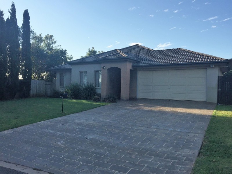 2 Karinya Court, Redland Bay QLD 4165