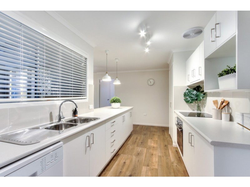 12 Yorkshire Crescent, Mount Warren Park QLD 4207