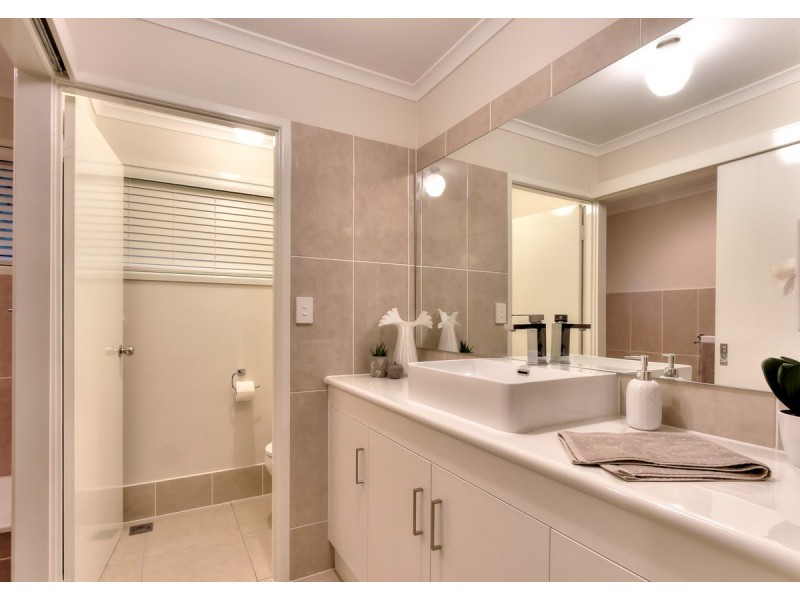 12 Yorkshire Crescent, Mount Warren Park QLD 4207