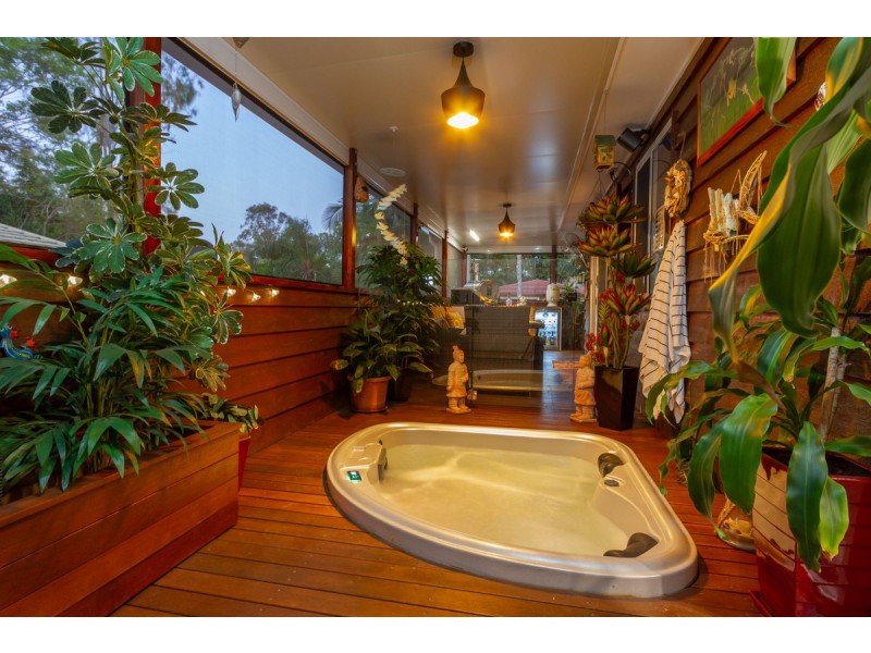 4 Woodlands Drive, Stapylton QLD 4207