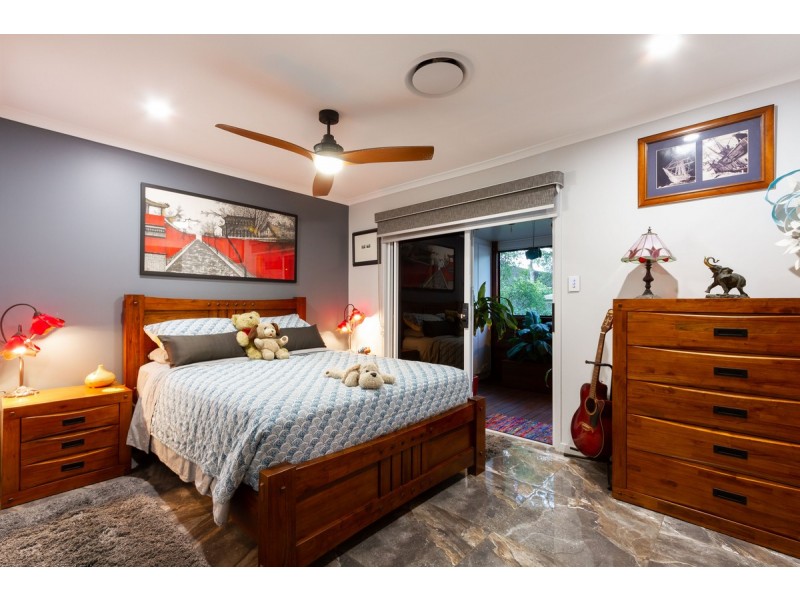 4 Woodlands Drive, Stapylton QLD 4207
