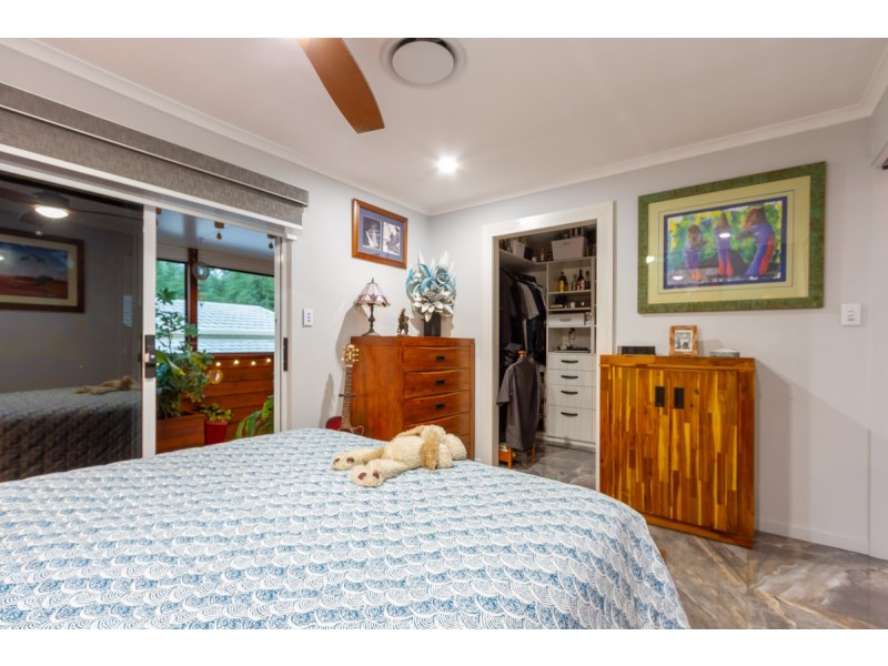 4 Woodlands Drive, Stapylton QLD 4207