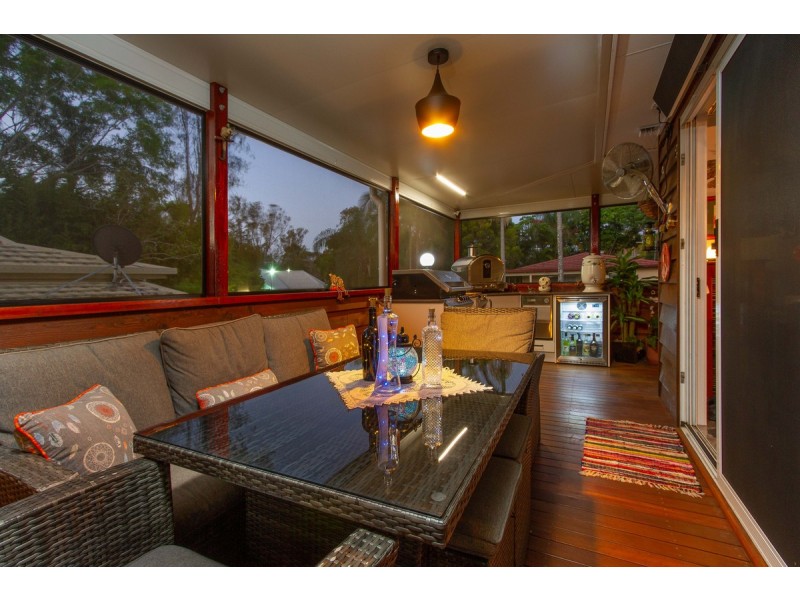 4 Woodlands Drive, Stapylton QLD 4207