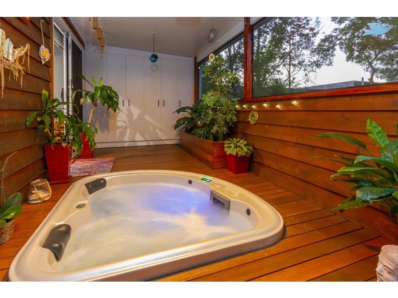 4 Woodlands Drive, Stapylton QLD 4207