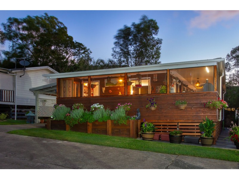 4 Woodlands Drive, Stapylton QLD 4207