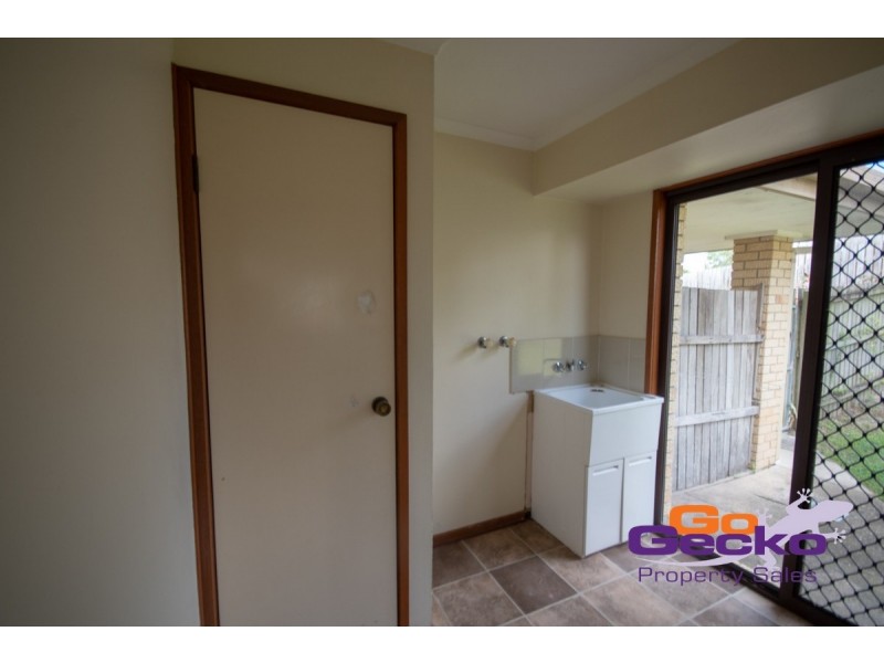 8 Regency Drive, Regents Park QLD 4118