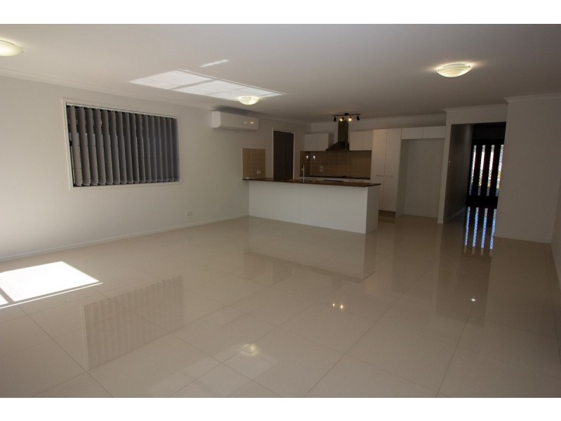 6 Cooper Way, Spring Mountain QLD 4124