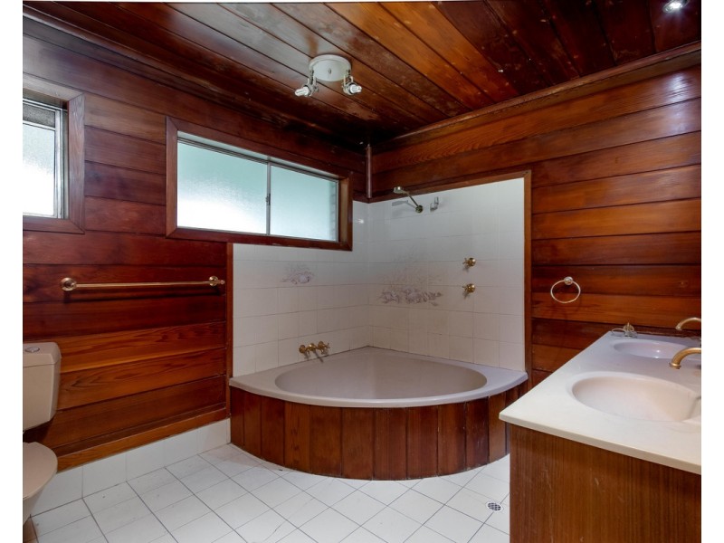 415 Springwood Road, Daisy Hill QLD 4127