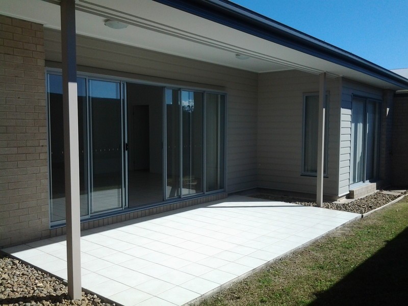 11 Francisca Drive, Augustine Heights QLD 4300