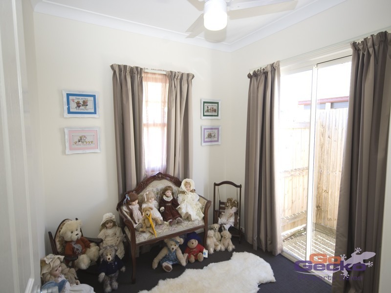 13 Lincoln Parade, Springfield Lakes QLD 4300