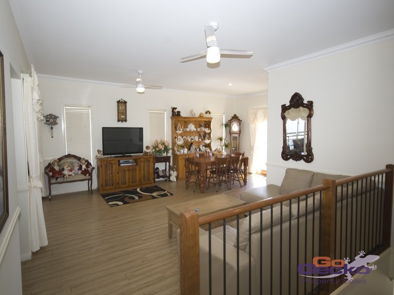 13 Lincoln Parade, Springfield Lakes QLD 4300