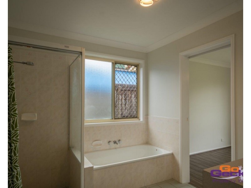 8 Bankswood Court, Camira QLD 4300