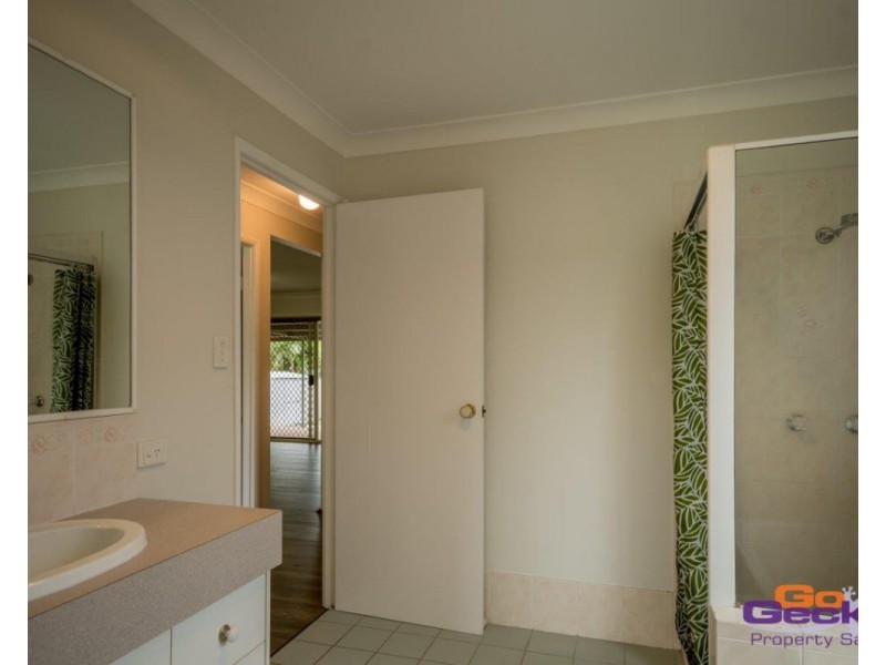 8 Bankswood Court, Camira QLD 4300