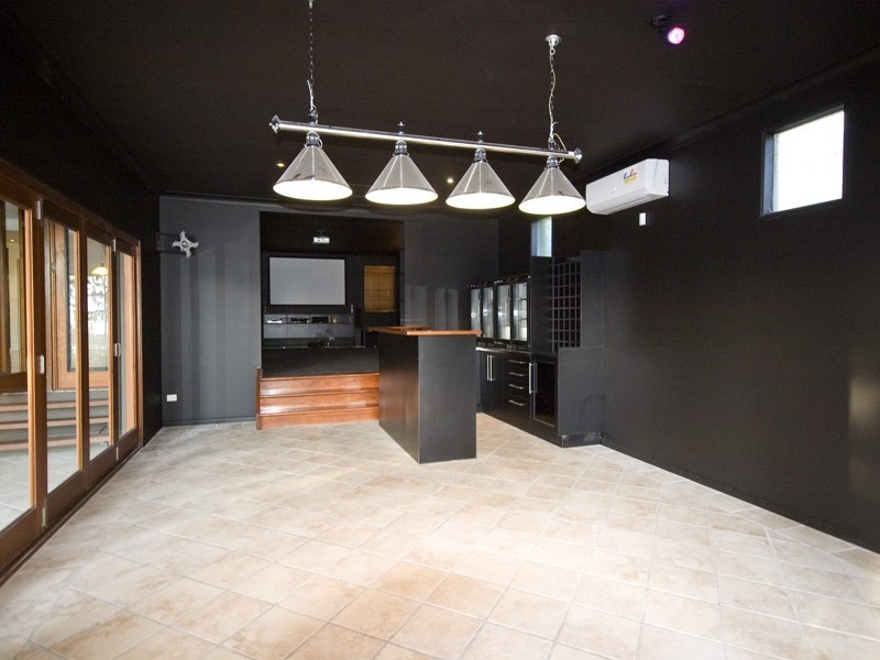 44 Westlake Drive, Mount Ommaney QLD 4074