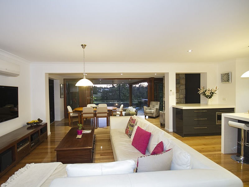 44 Westlake Drive, Mount Ommaney QLD 4074